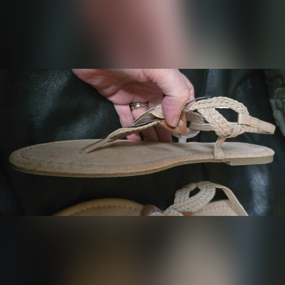 HOST PICK! ๐๐๐Anthropologie Tan Floral Sandals Sz8 - Picture 3 of 6